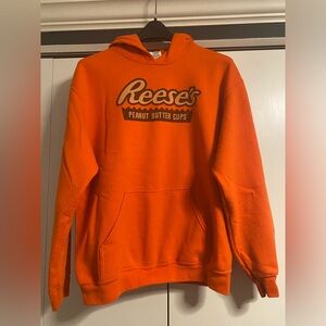 Reese’s Sweatshirt Size M